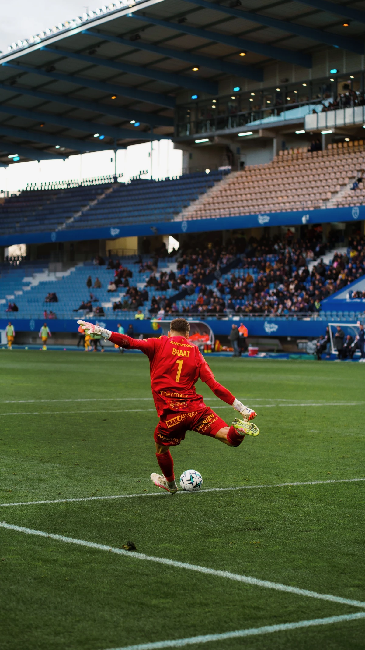 Joueur Braat en action lors d'un match de l'ESTAC Troyes